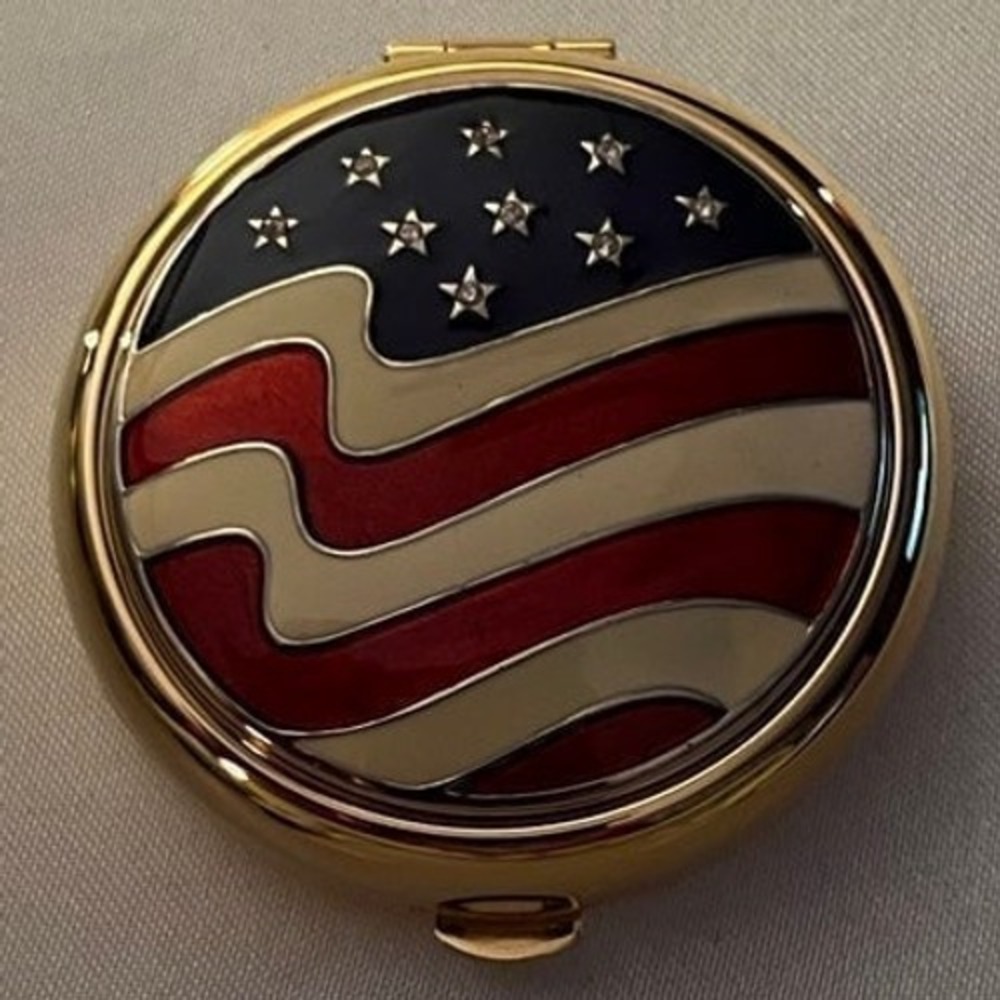 NEW Estée Lauder America The Beautiful Flag Lucidity Compact Translucent Powder